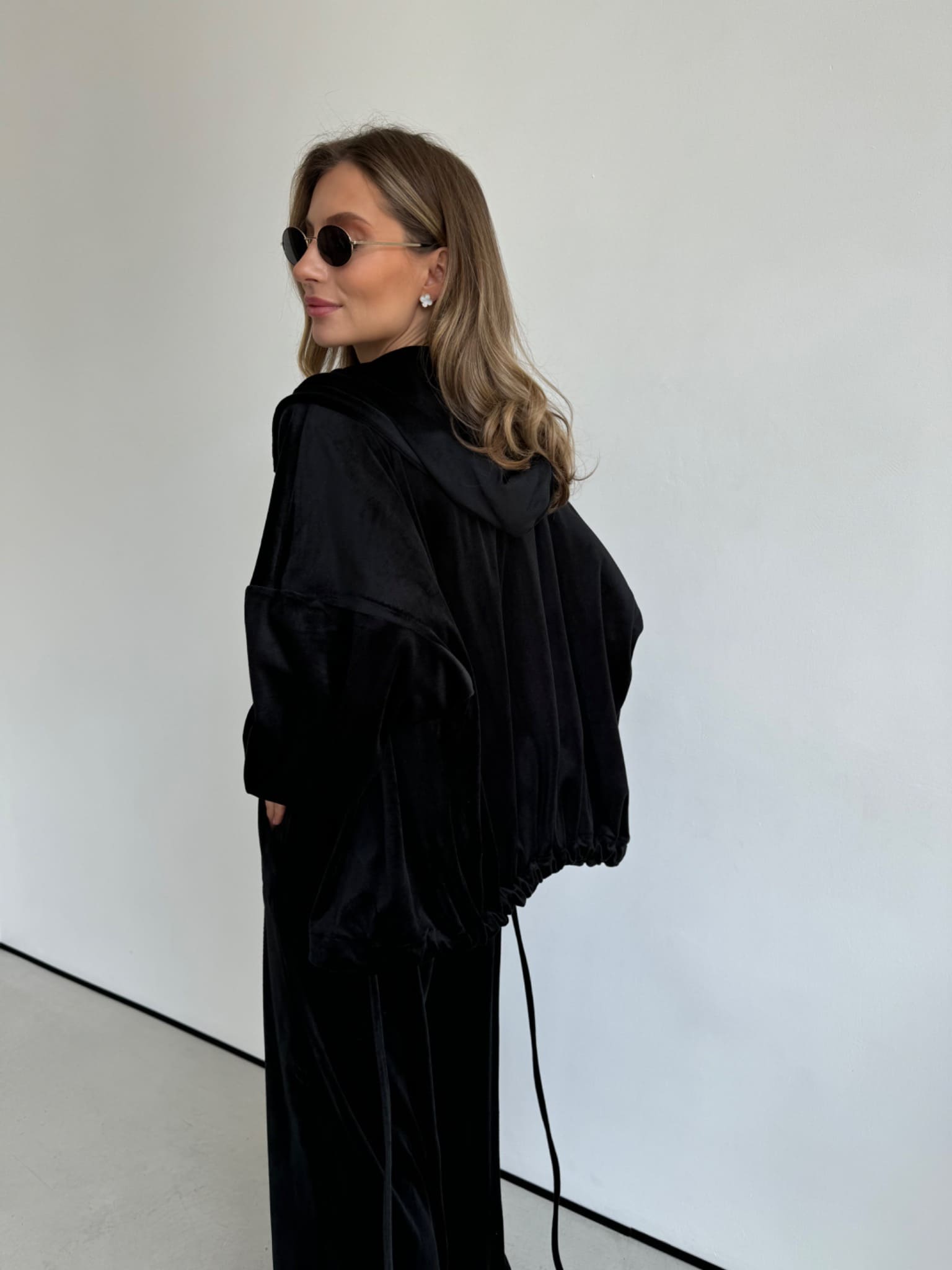 Velvet Lounge Set - Image 3