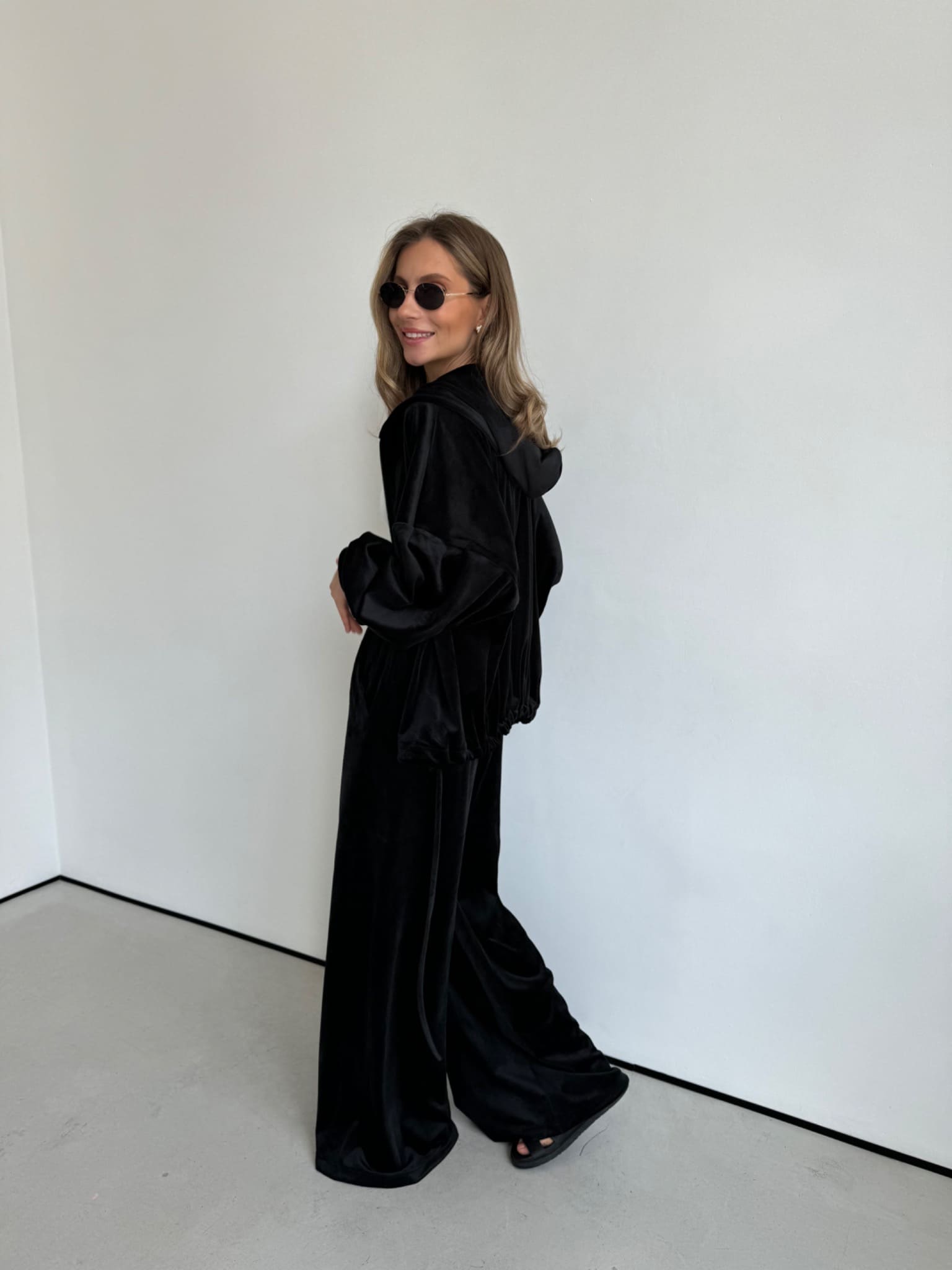 Velvet Lounge Set - Image 2