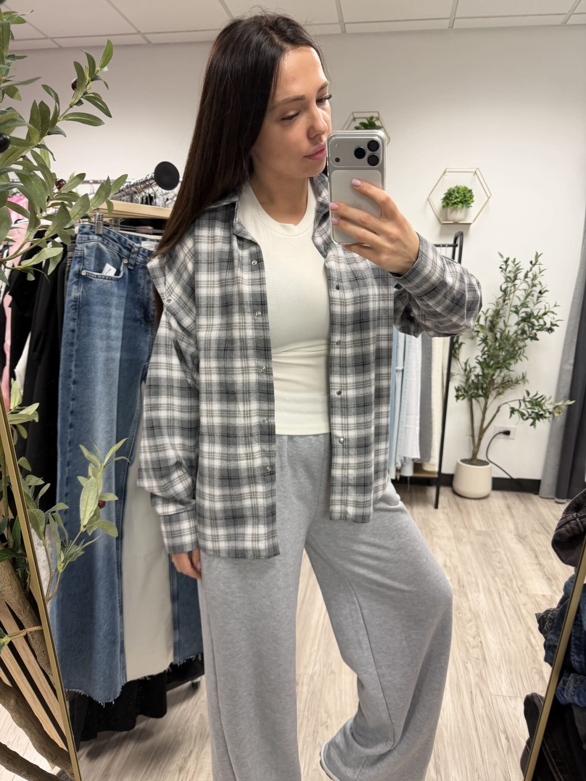 Oversized Plaid Shirt with Snap-Button Sleeves - Image 3