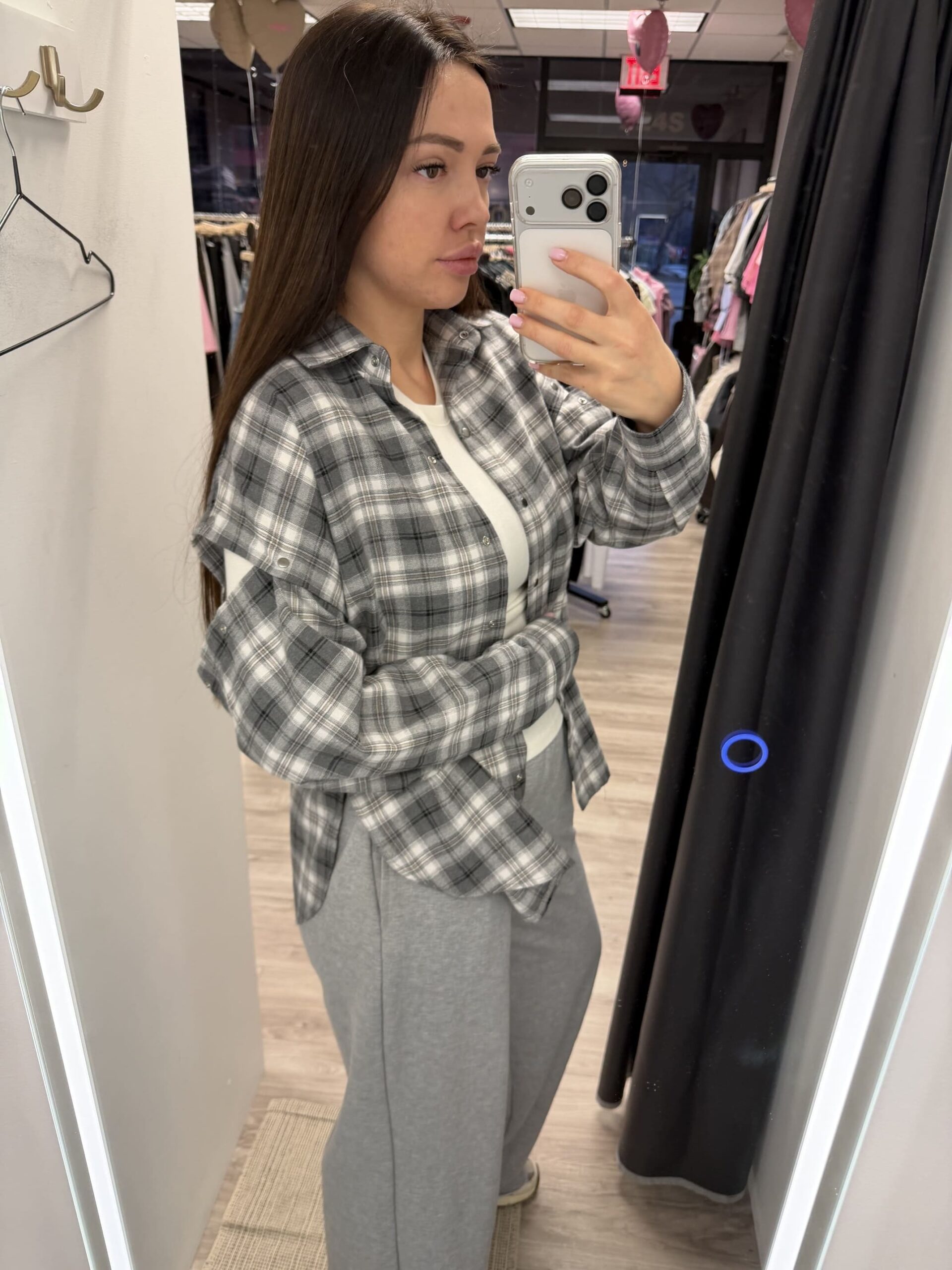 Oversized Plaid Shirt with Snap-Button Sleeves - Image 4
